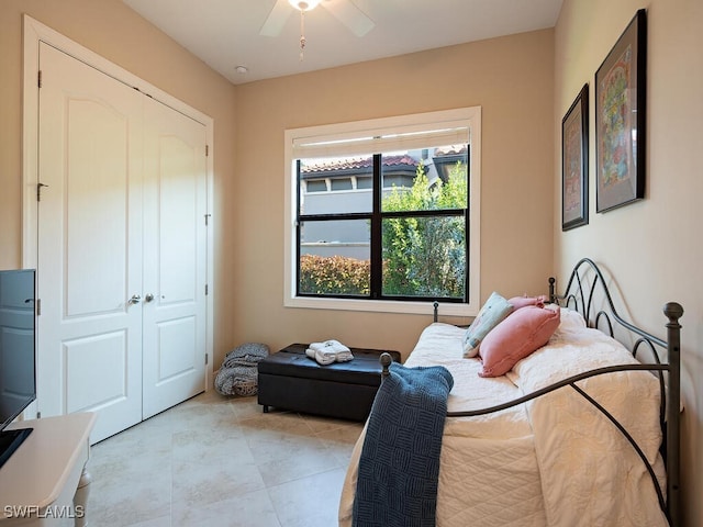 bedroom with ceiling fan and a closet