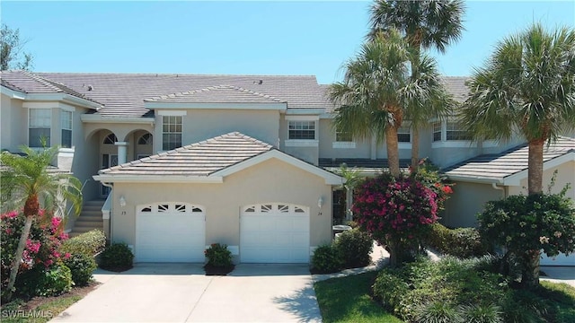 view of front facade featuring a garage