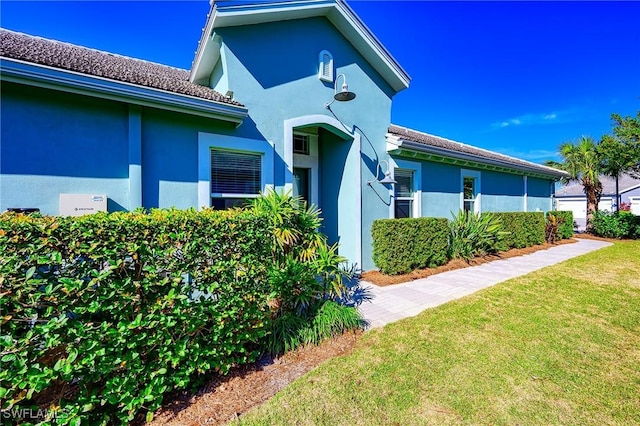 view of front of property with a front yard