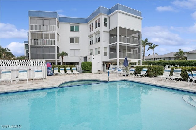 view of swimming pool