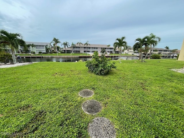 view of yard featuring a water view