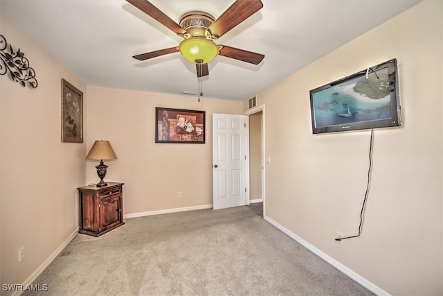 carpeted empty room featuring ceiling fan