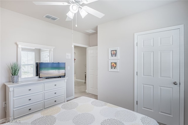 bedroom with ceiling fan