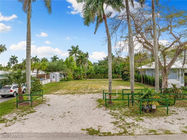 Listing photo 2 for 1084 Broad Ave N, Naples FL 34102