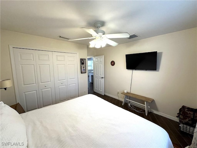 bedroom with ceiling fan, dark hardwood / wood-style floors, and a closet