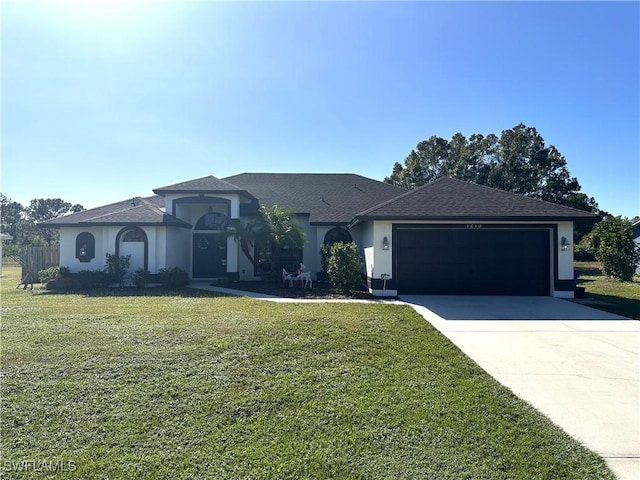 view of front facade featuring a garage and a front yard