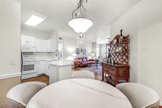 dining area featuring sink and light hardwood / wood-style flooring