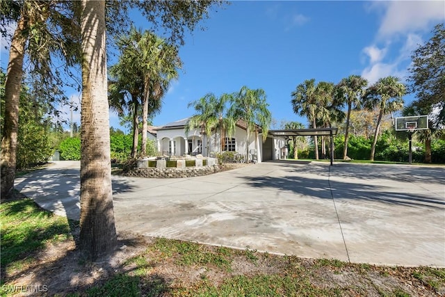 view of front facade featuring a carport