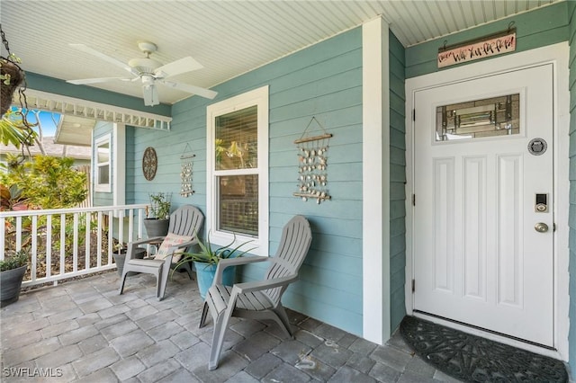 property entrance with ceiling fan and covered porch