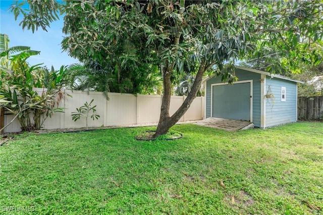 view of yard with a storage unit