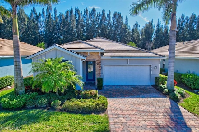 view of front of property featuring a garage