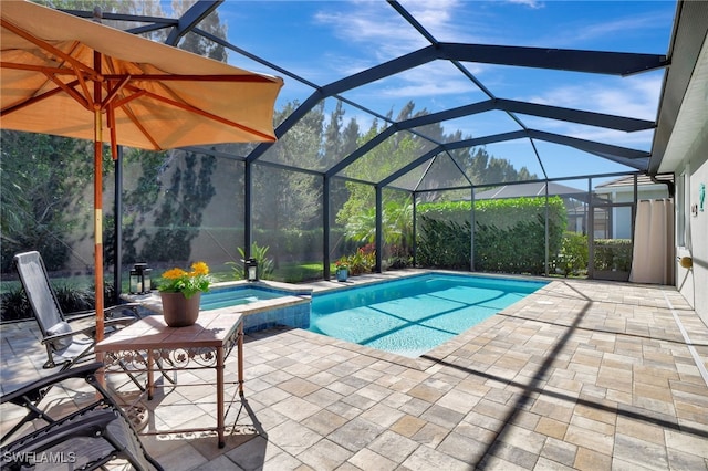 view of swimming pool featuring an in ground hot tub, a lanai, and a patio area