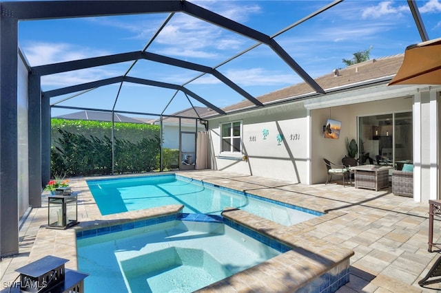 view of swimming pool featuring an outdoor hangout area, a patio area, glass enclosure, and an in ground hot tub