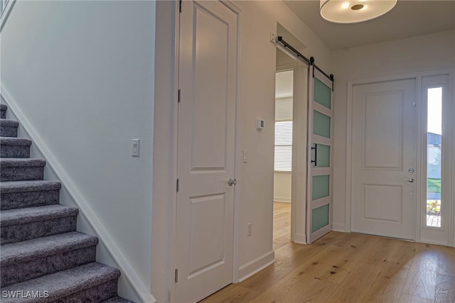 entrance foyer featuring a barn door and light wood-type flooring