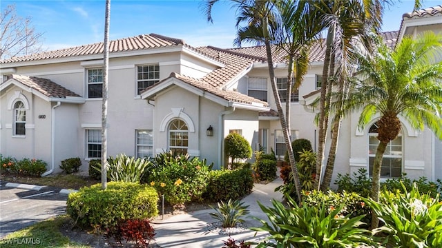 view of mediterranean / spanish-style home