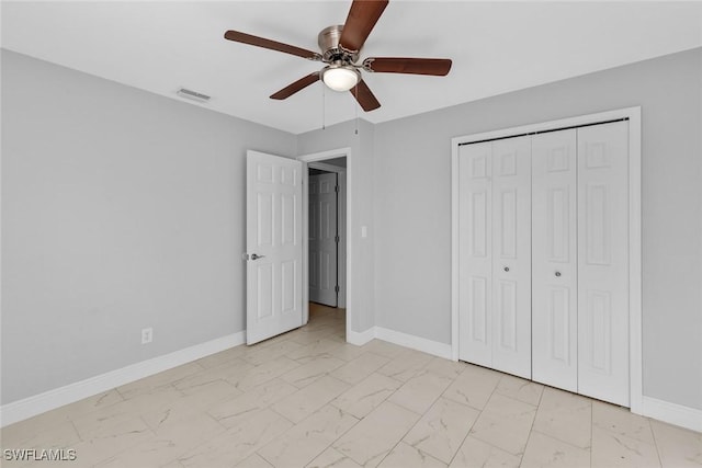 unfurnished bedroom with ceiling fan and a closet