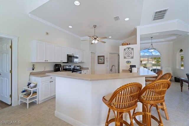 kitchen with appliances with stainless steel finishes, a center island, and white cabinets