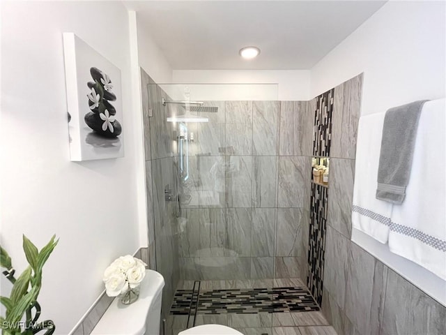 822 Johns Ave, Lehigh Acres, FL 33972 - bathroom featuring toilet and tiled shower