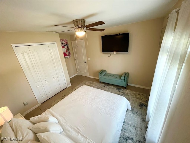 bedroom featuring ceiling fan and a closet