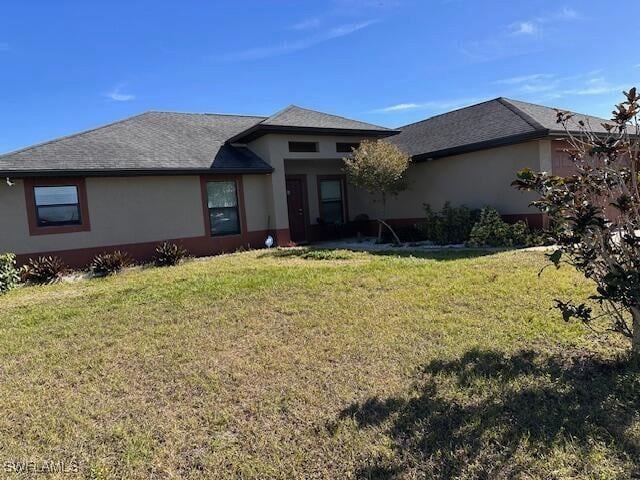 view of front of house with a front lawn