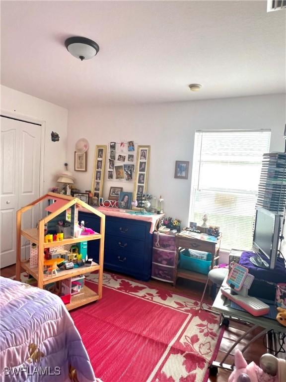 bedroom with a closet