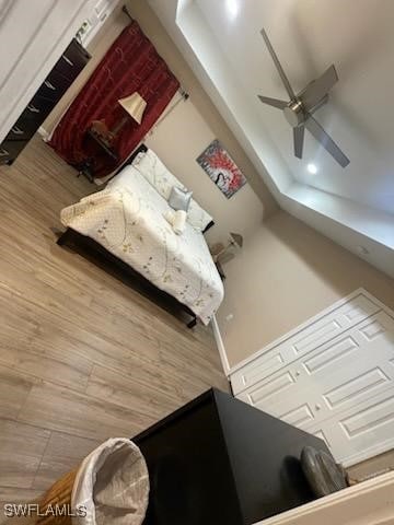 unfurnished bedroom featuring ceiling fan