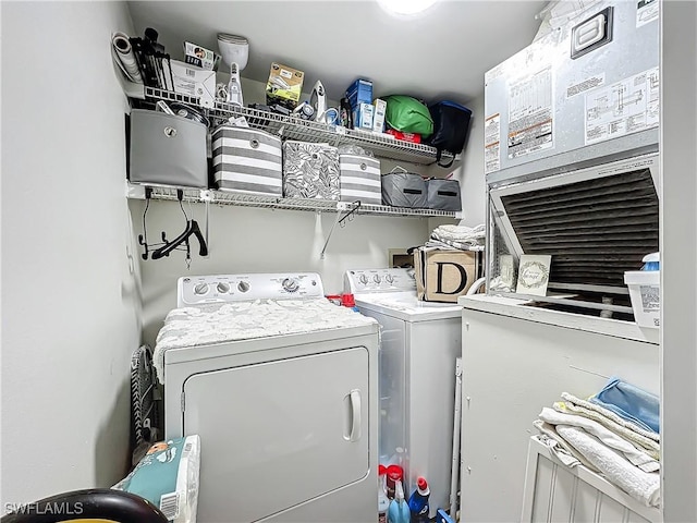 washroom featuring washer and clothes dryer