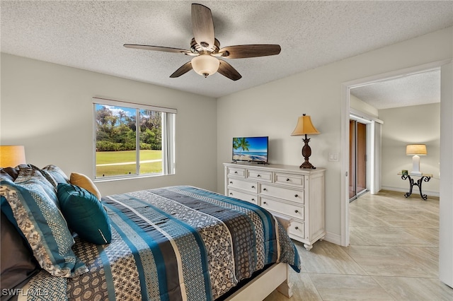 bedroom featuring ceiling fan and a textured ceiling