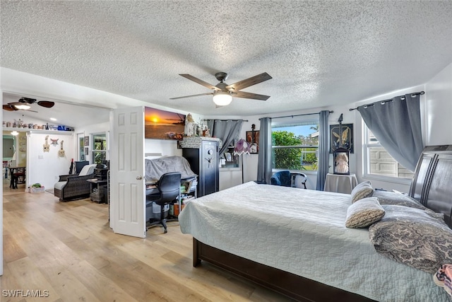 bedroom featuring a textured ceiling, light hardwood / wood-style flooring, and ceiling fan