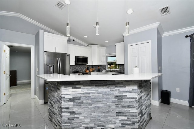 kitchen featuring stainless steel appliances, a kitchen island, and pendant lighting