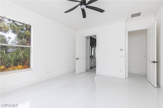 empty room featuring ceiling fan and ornamental molding