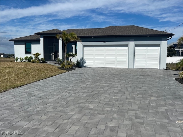 view of front of house featuring a garage and a front yard