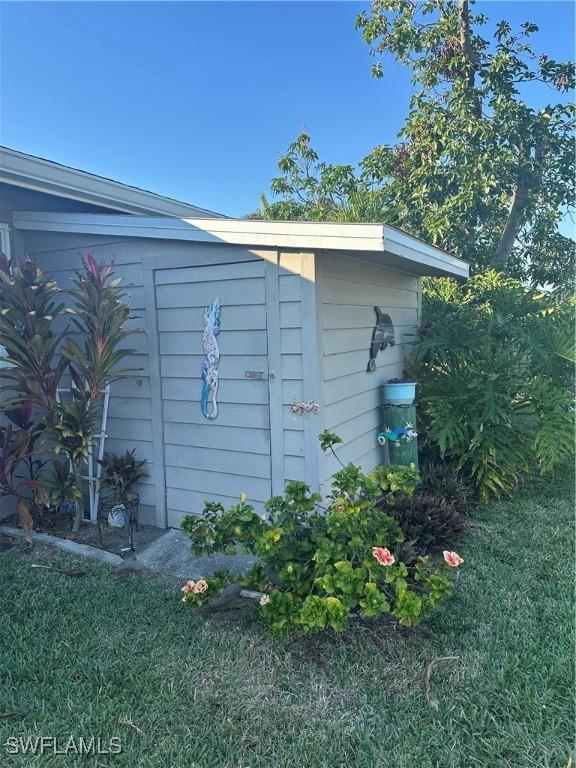 view of outdoor structure with a yard