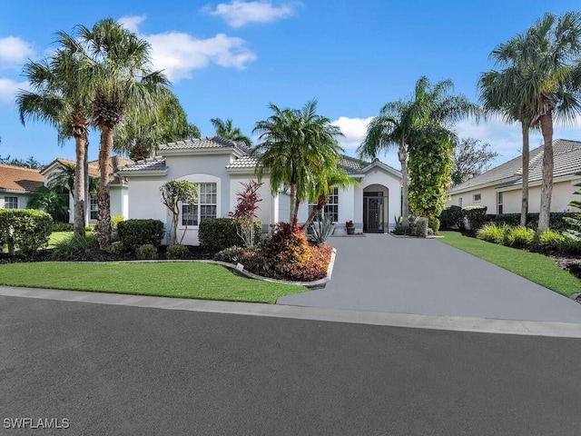 view of front of house featuring a front yard