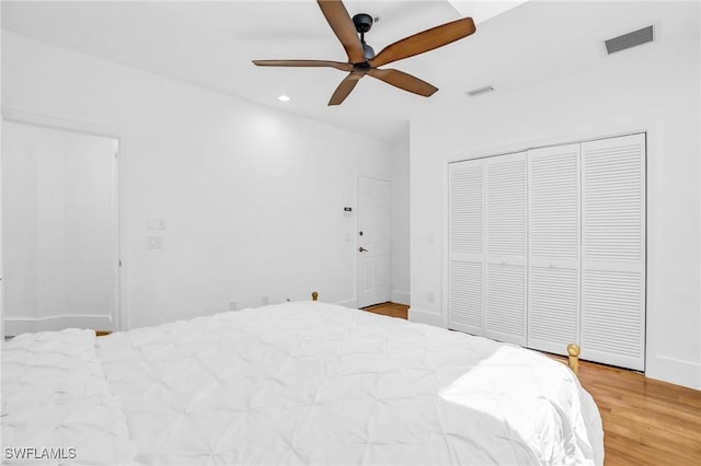 bedroom with light wood finished floors, recessed lighting, a closet, visible vents, and a ceiling fan