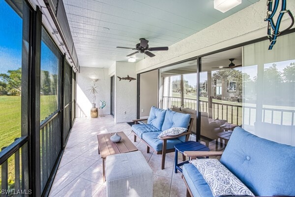 sunroom with ceiling fan