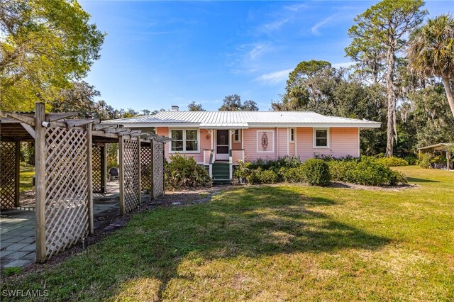 single story home with a front yard