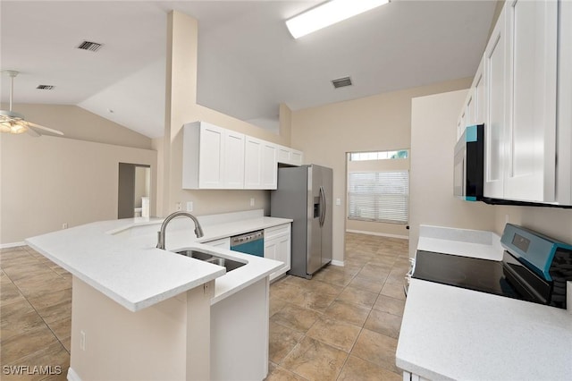 kitchen featuring stainless steel appliances, vaulted ceiling, visible vents, a sink, and a peninsula