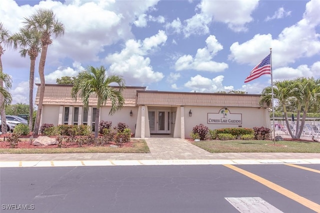 view of front of property