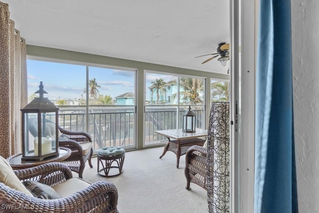 sunroom with ceiling fan