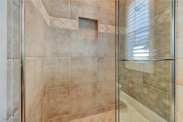 details with a tile shower