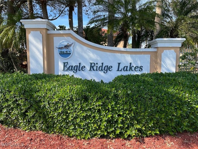 view of community / neighborhood sign