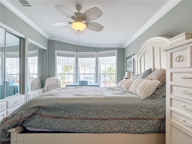 bedroom featuring crown molding, a textured ceiling, and ceiling fan