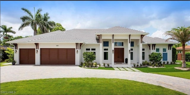 view of front facade featuring a garage and a front lawn