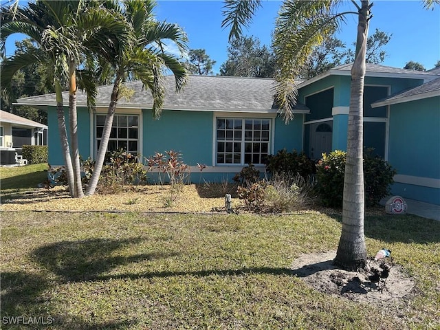 view of front of house featuring a front lawn and stucco siding