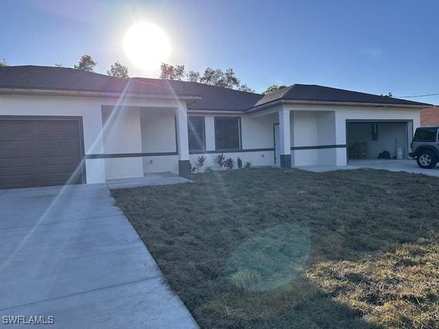 view of front of house featuring a garage and a front lawn