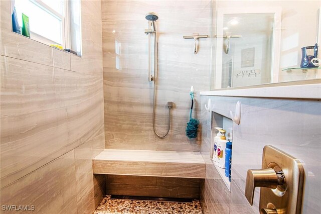 bathroom featuring a tile shower