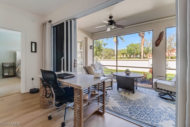 sunroom / solarium featuring ceiling fan