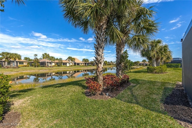 view of yard featuring a water view