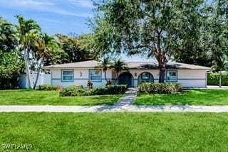 ranch-style house featuring a front lawn